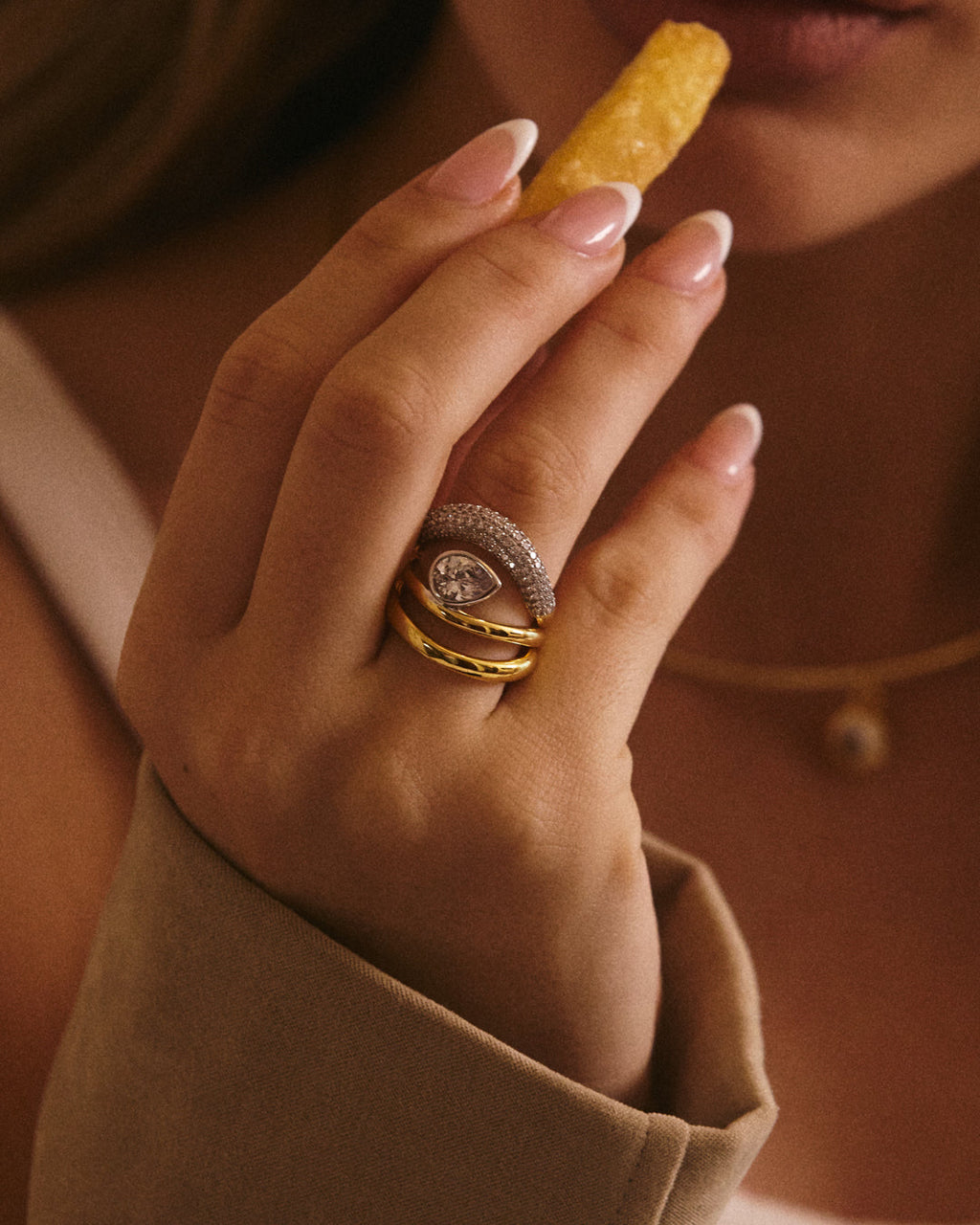 Marais Wave Ring Set - Gold — detail view