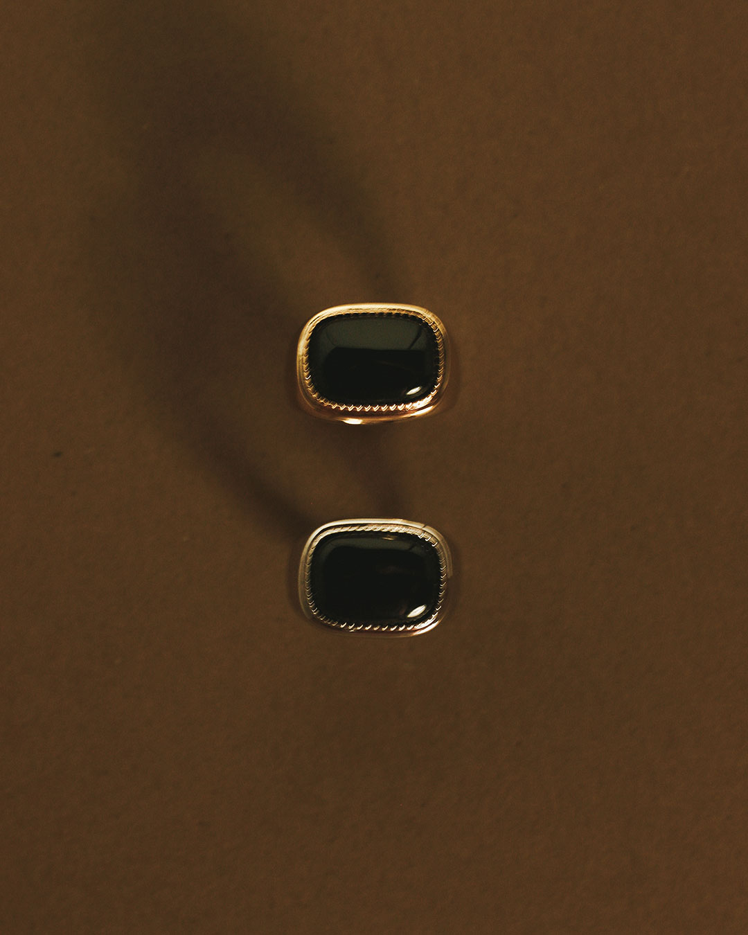 Midnight Mesa Signet Ring - Gold — detail view