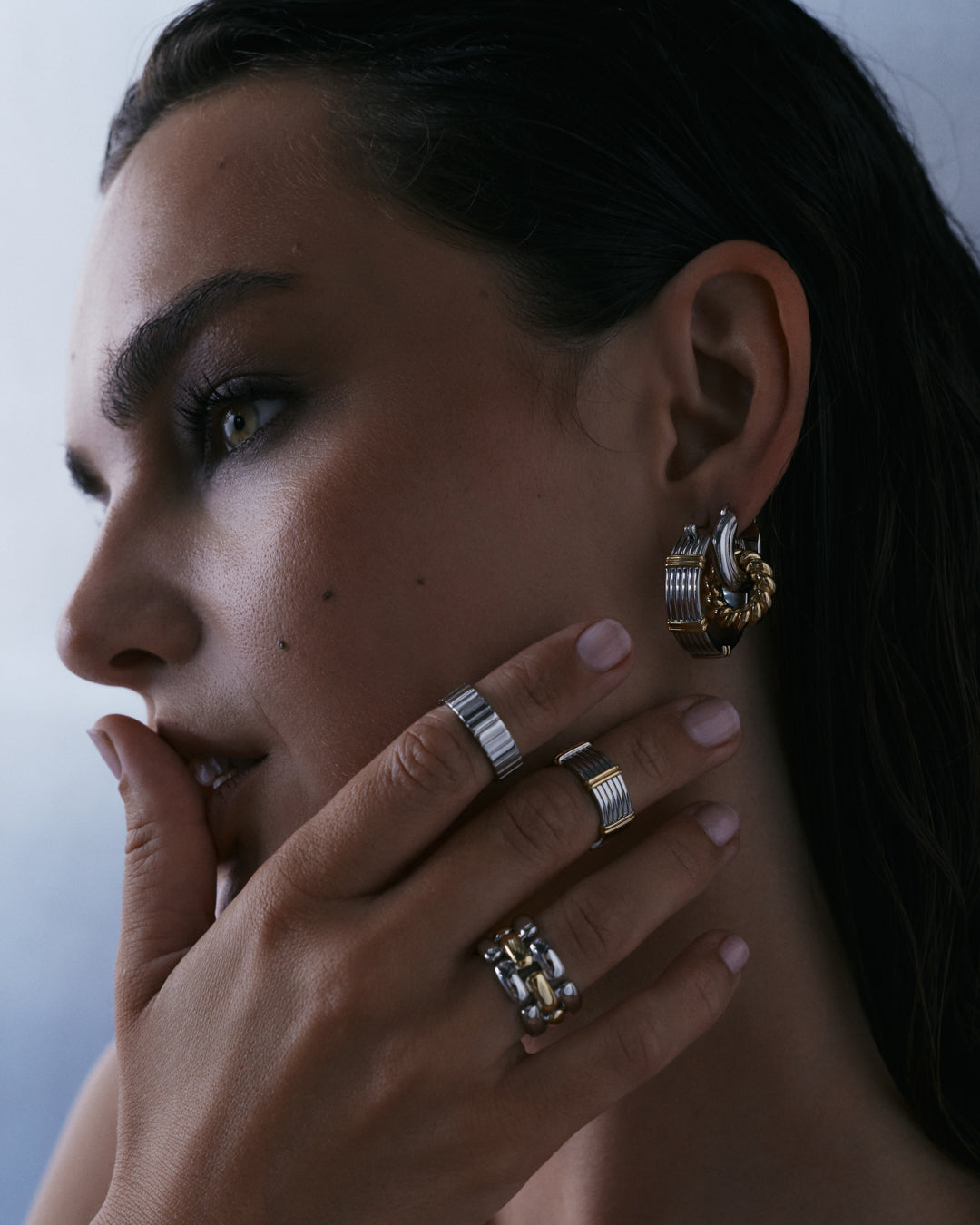 Noir Link Ring - Gold — another angle
