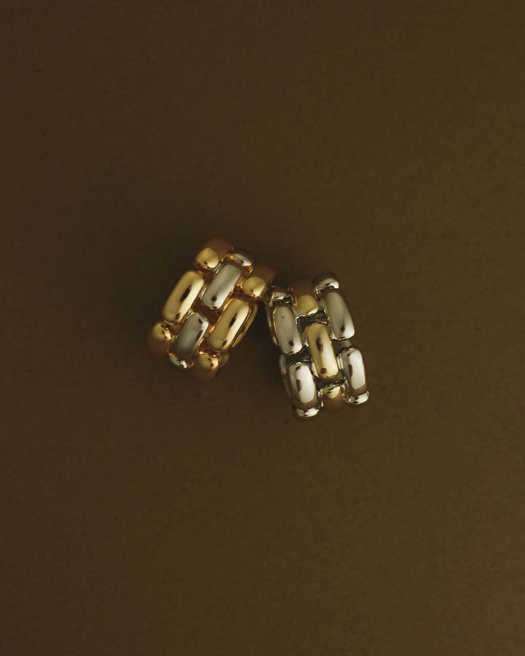 Noir Link Ring - Gold in Silver — detail view