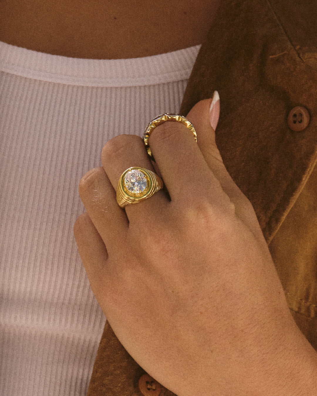 Reve Ridged Signet Ring - Gold — alternate view