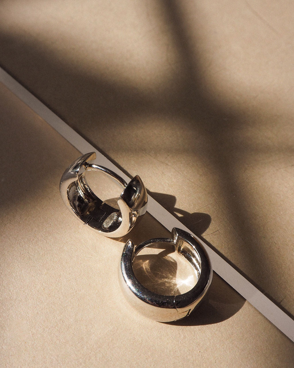Monaco Huggies & Chain Link Huggies - Silver — detail view