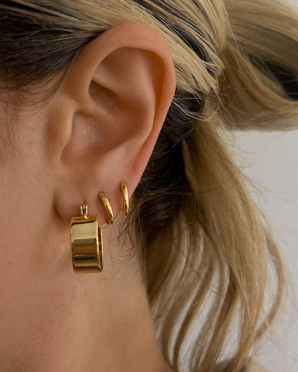 Positano Hoops - Gold — alternate angle