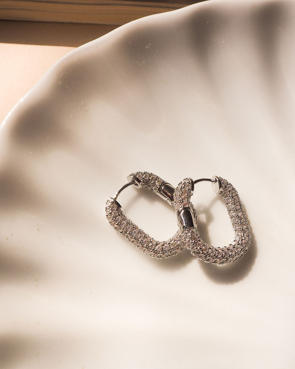 XL Pavé Chain Link Hoops - Silver — detail view