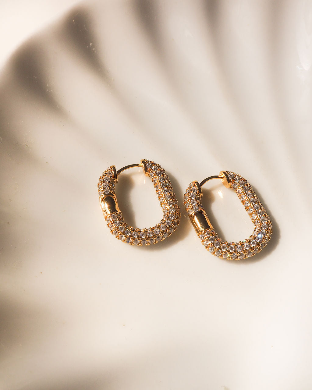 XL Pavé Chain Link Hoops - Gold — detail view