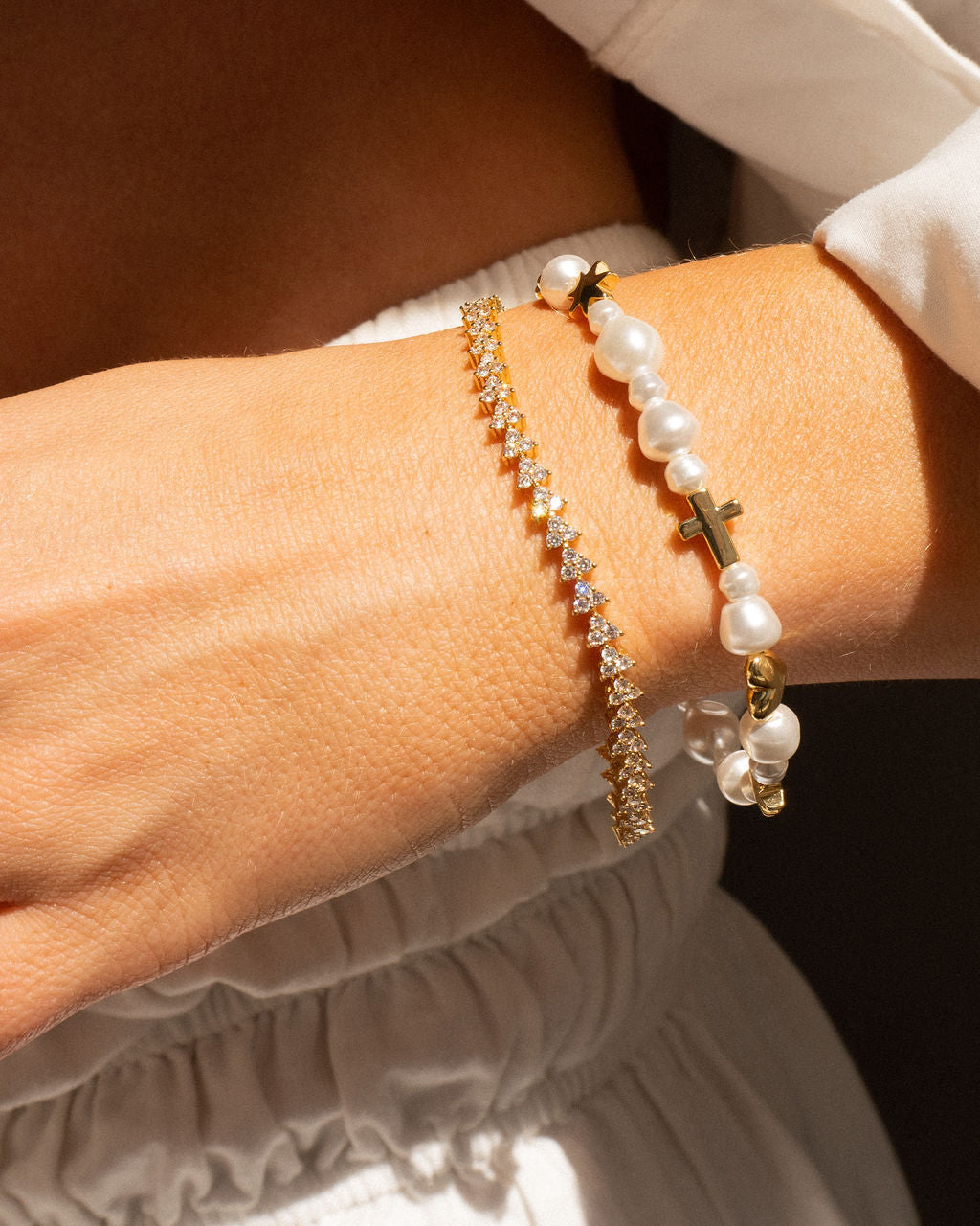 Etoile Pearl Stud Bracelet — detail view