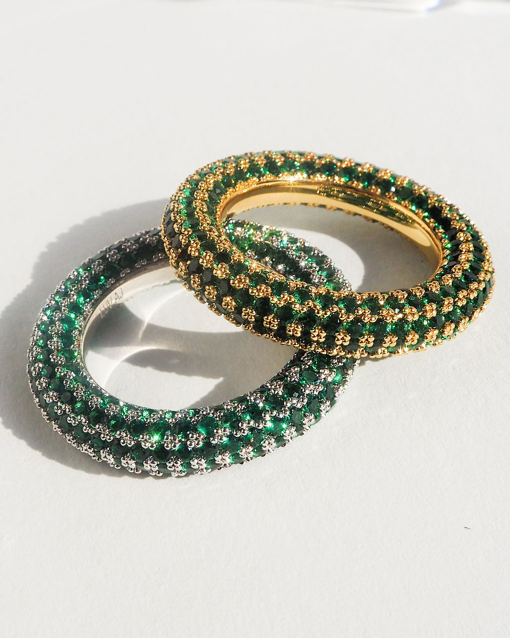 Pavé Amalfi Ring - Emerald Green - Gold — detail view