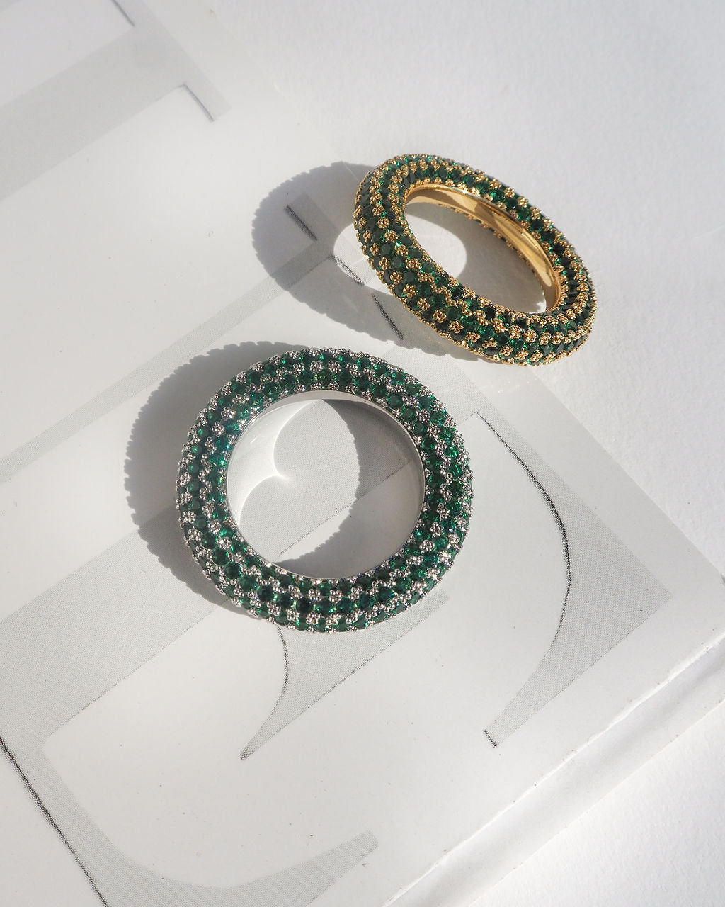 Pavé Amalfi Ring - Emerald Green - Silver — another angle