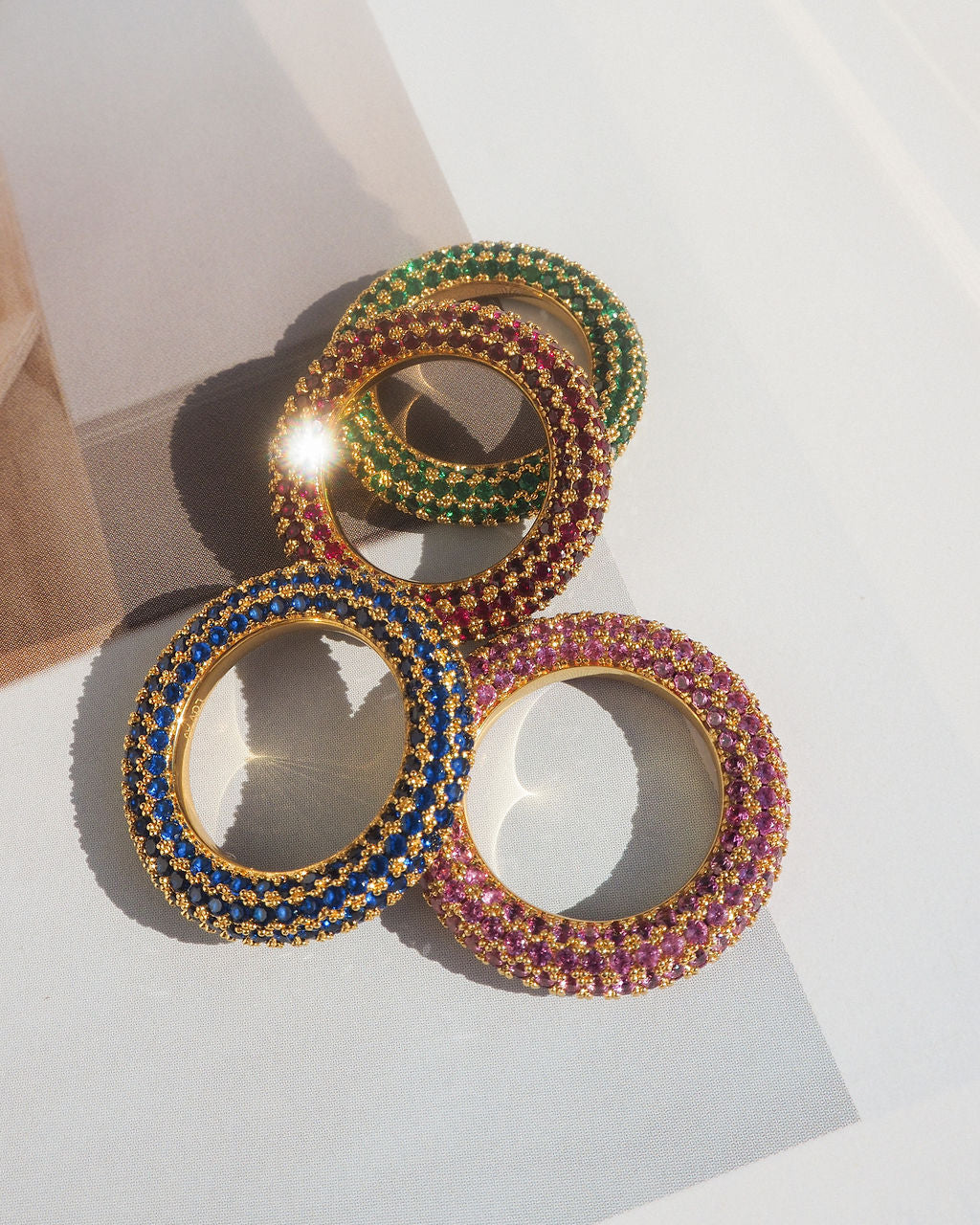 Pavé Amalfi Ring - Blue Sapphire - Gold — detail view