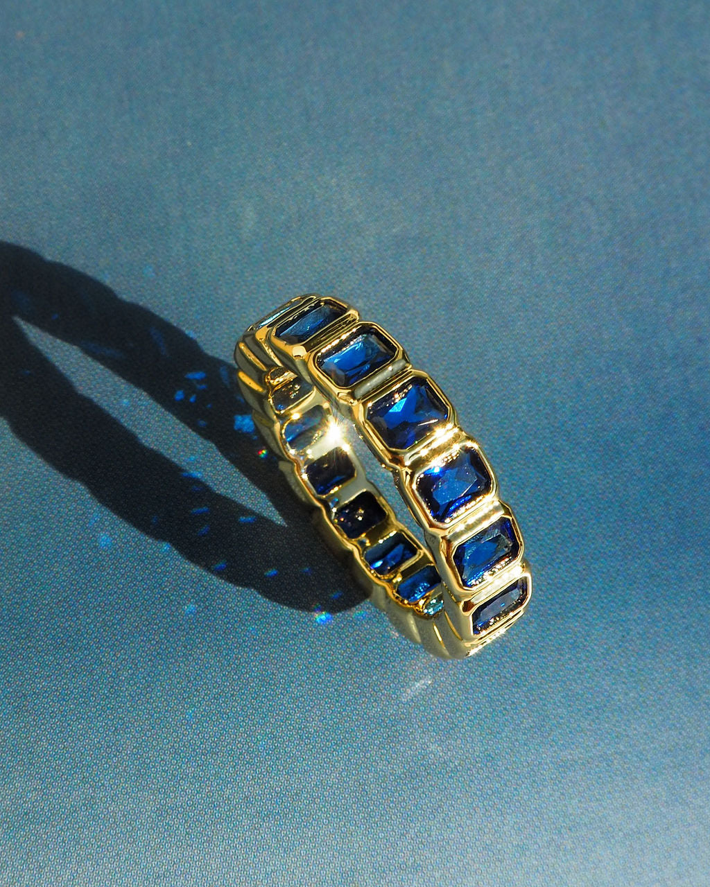 Bezel Emerald Ballier Ring - Blue Sapphire - Gold — alternate view