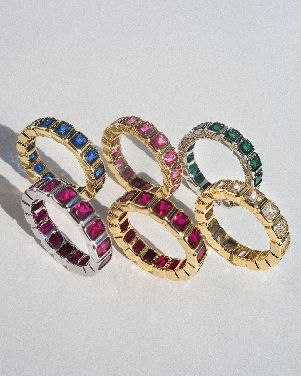 Bezel Emerald Ballier Ring - Ruby Red - Gold — another angle
