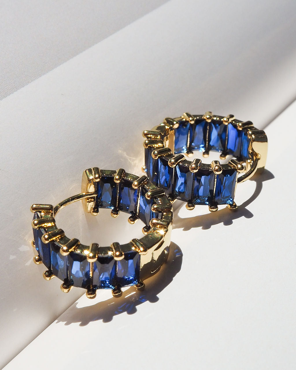 Emerald Ballier Huggies - Blue Sapphire - Silver - Earrings — detail view