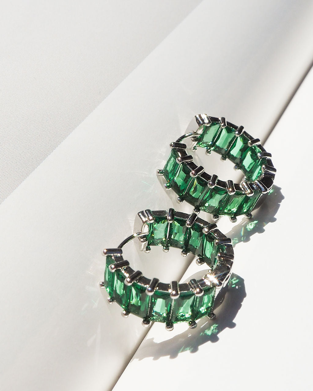 Emerald Ballier Huggies - Emerald Green - Gold - Earrings — detail view