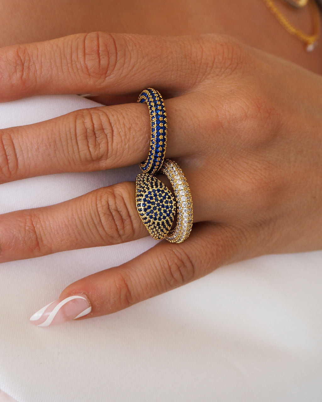 Pavé Signet Ring - Blue Sapphire - Gold — detail view