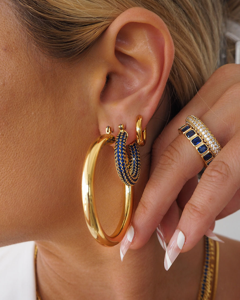 Bezel Emerald Ballier Ring - Blue Sapphire - Gold — alternate angle