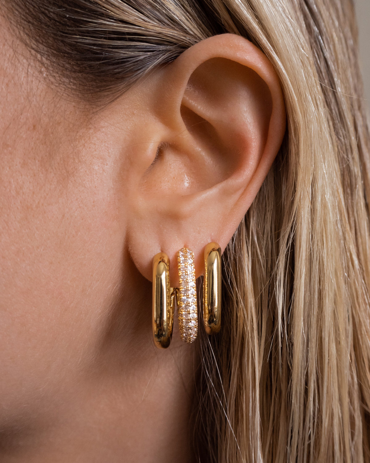 XL Pavé Chain Link Hoops - Gold — alternate view 2