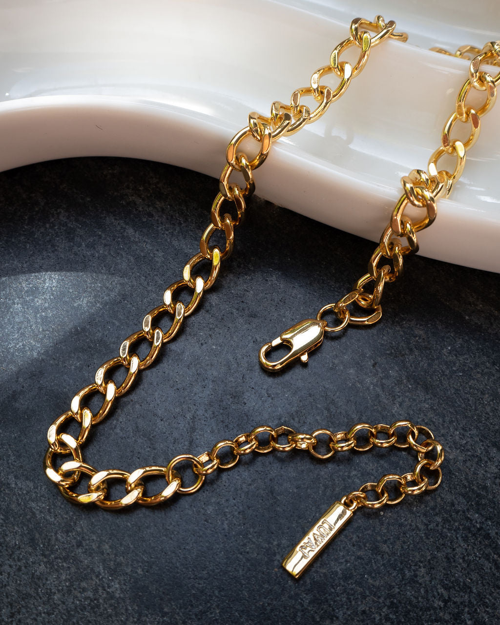 Classique Curb Chain (8mm) - Silver — alternate angle