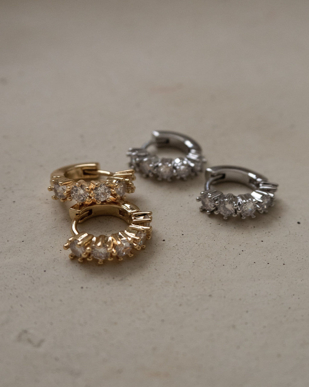Diamond Bijoux Huggies - Gold - Earrings — detail view