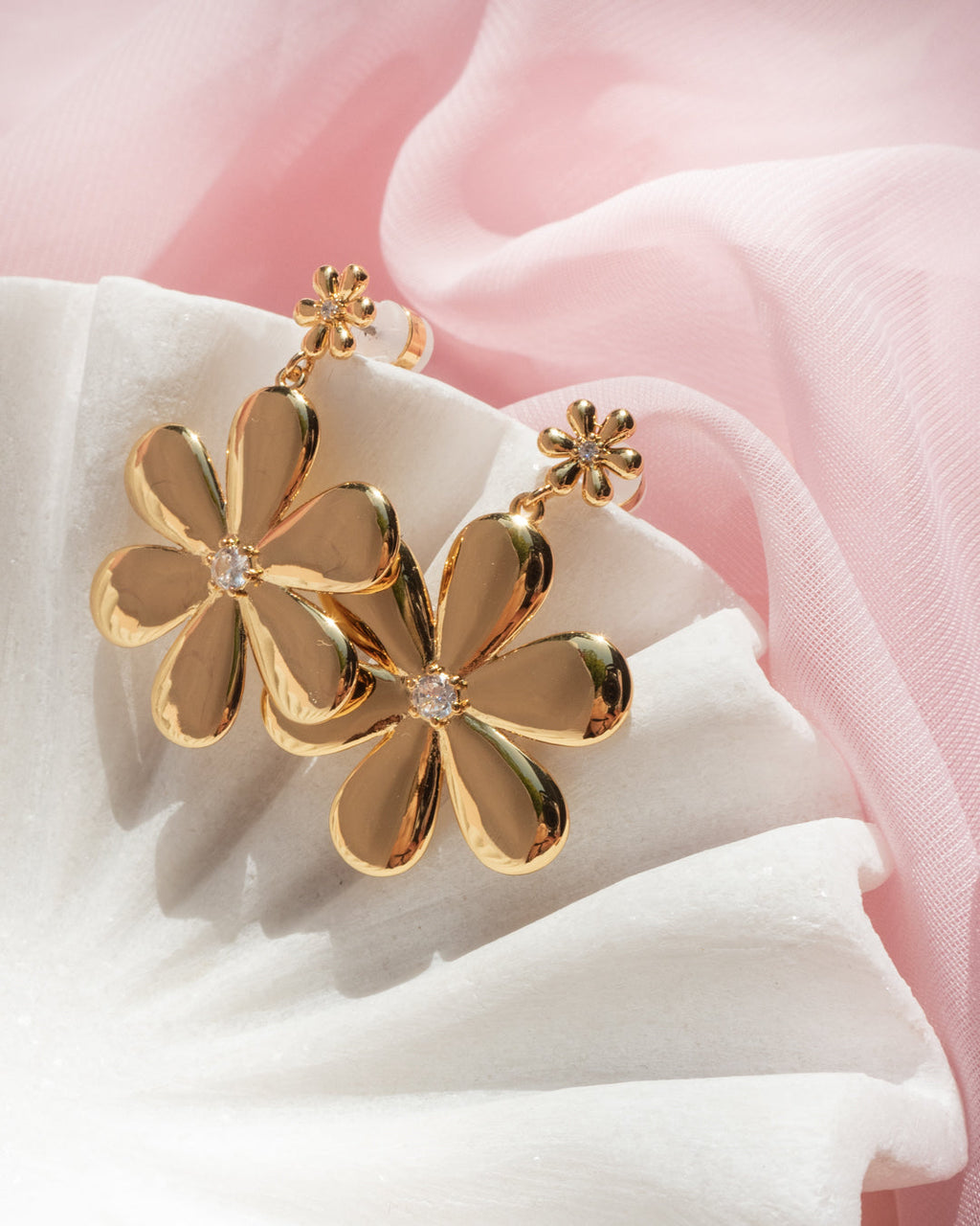 Daisy Statement Earring - Gold — detail view
