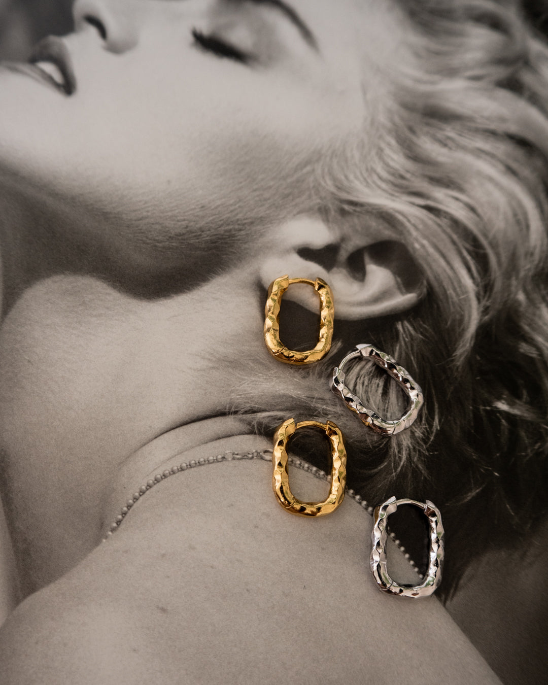 Hammered Chain Link Huggies - Gold — detail view