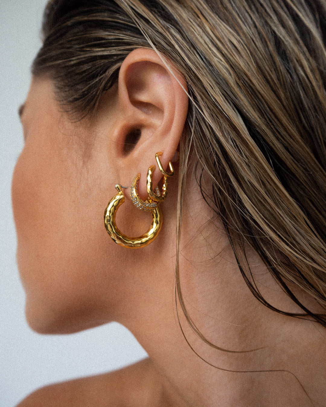Petite Chain Link Huggies - Gold — alternate angle 2
