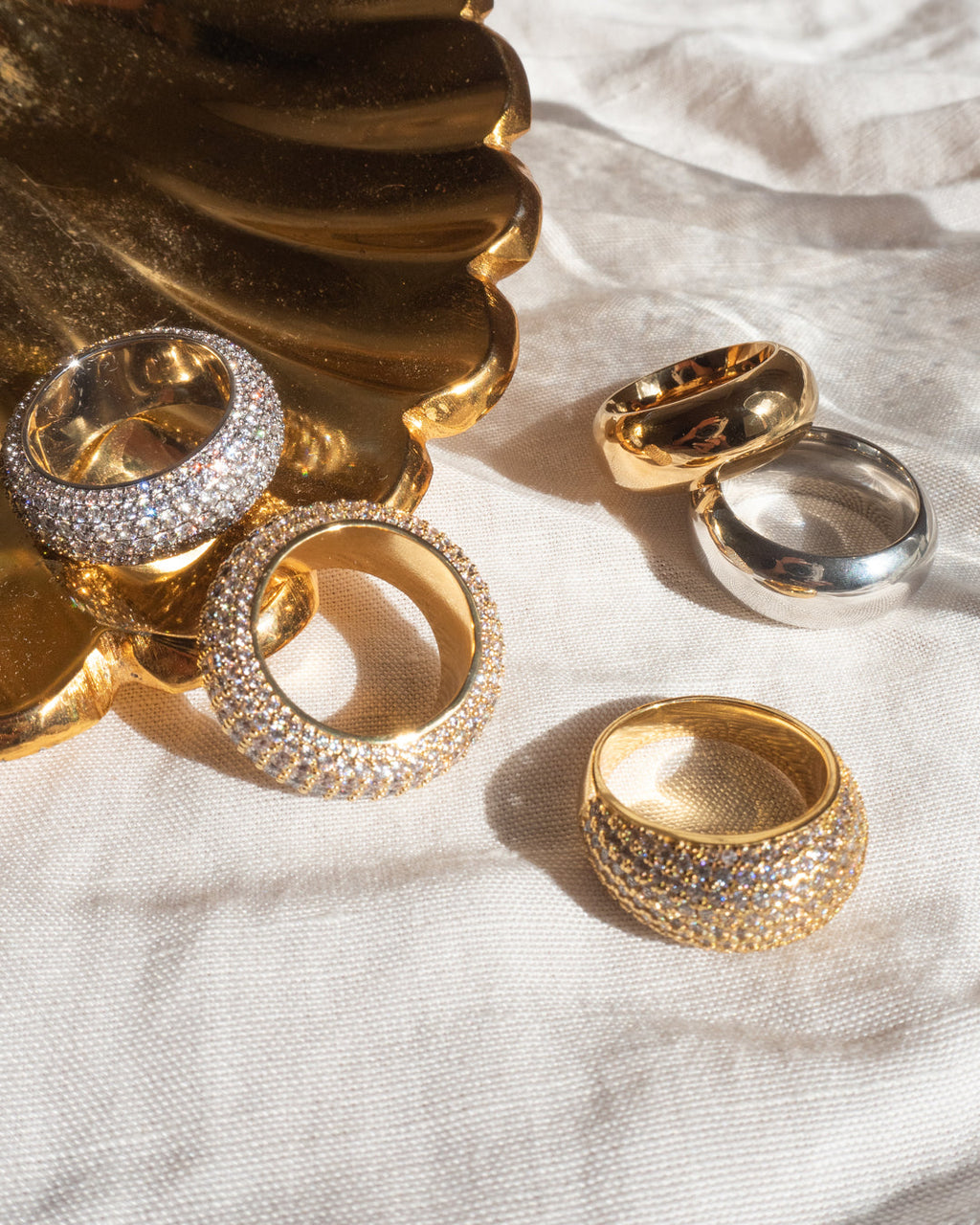 XL Amalfi Ring - Gold — alternate angle