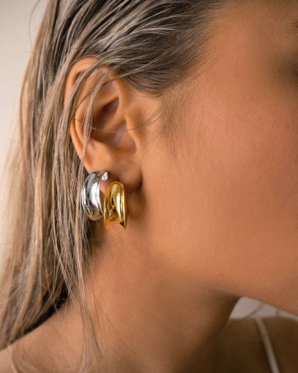 Margot Hoops- Gold — detail view