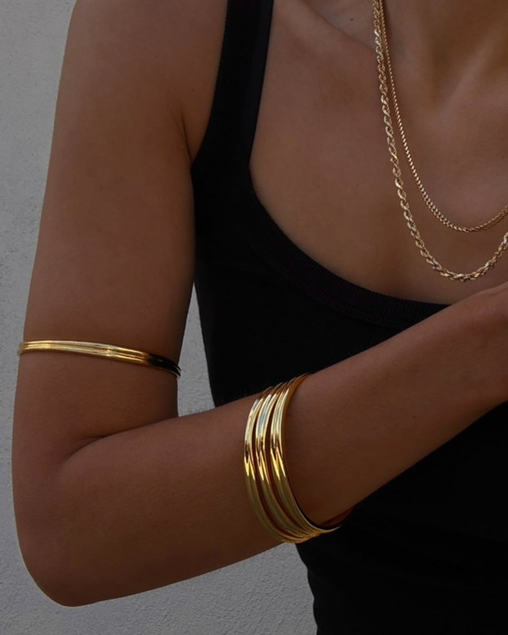 Mallorca Upper Arm Bangle — detail view