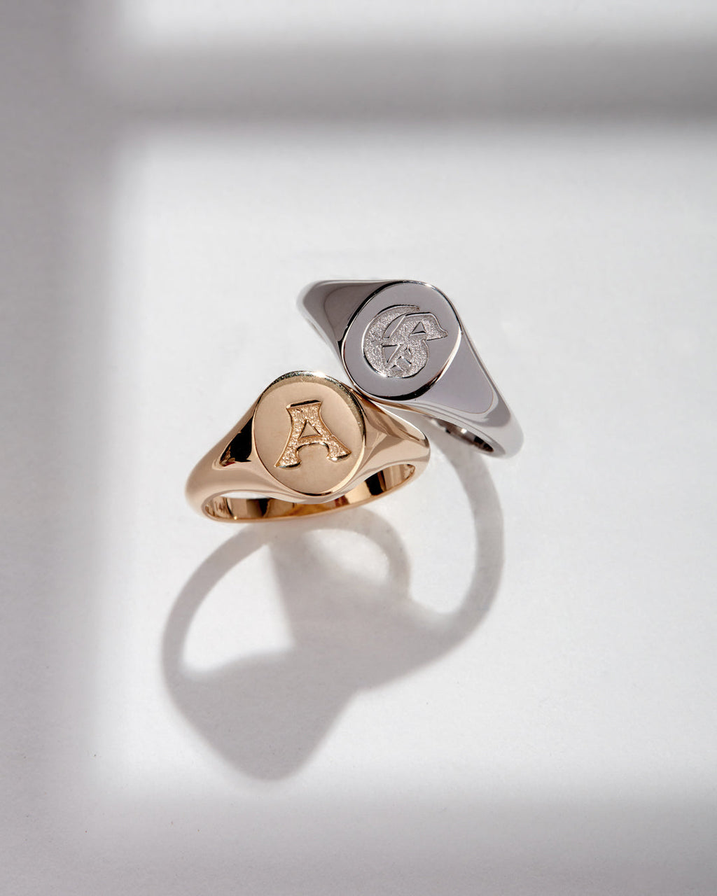 Oval Signet Ring [Vintage] — alternate view 2