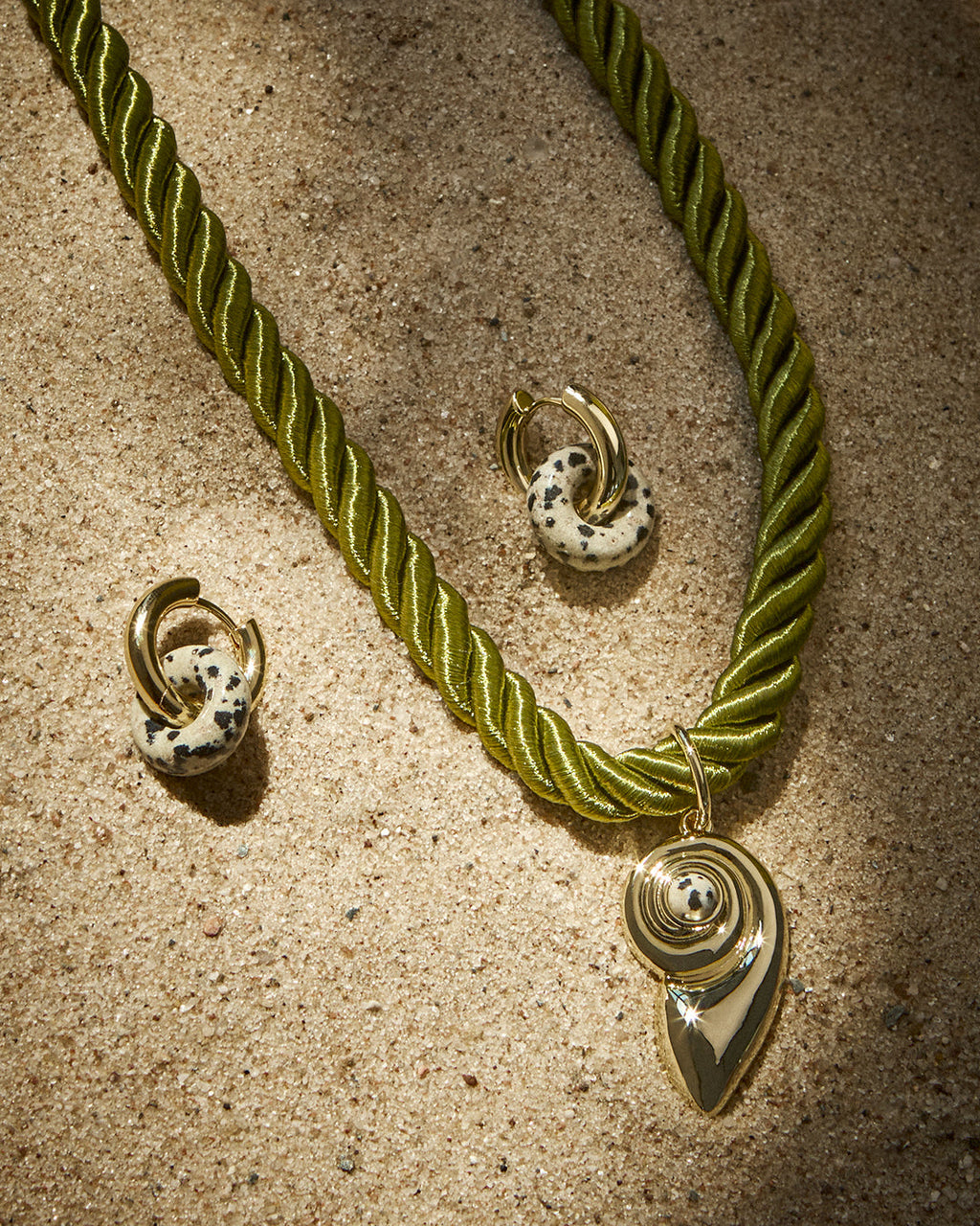 Palma Shell Cord Necklace - Silver — detail view