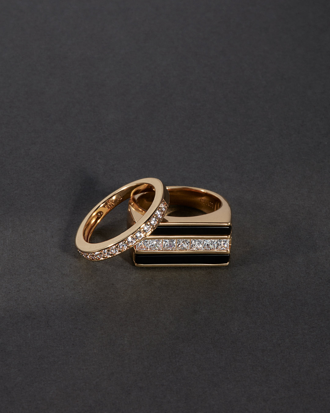 Panini Ring- Onyx in Gold — detail view