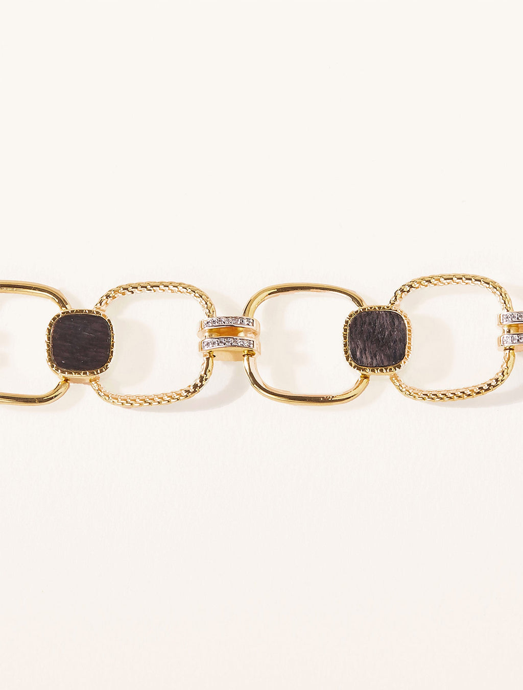 Kaïa Bracelet - Textured Onyx - front view