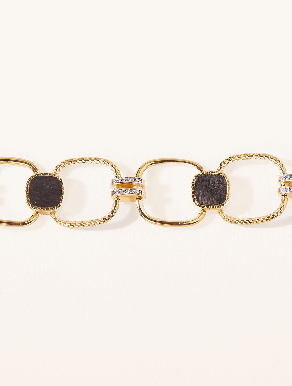 Kaïa Bracelet - Textured Onyx - front view