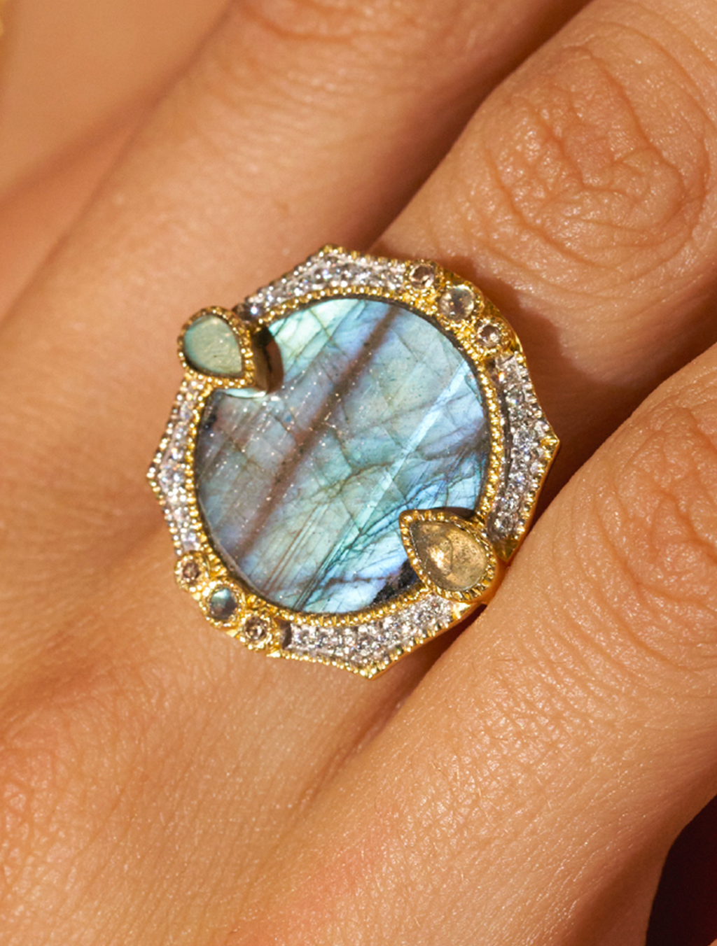 Janih Ring - Labradorite - detail view