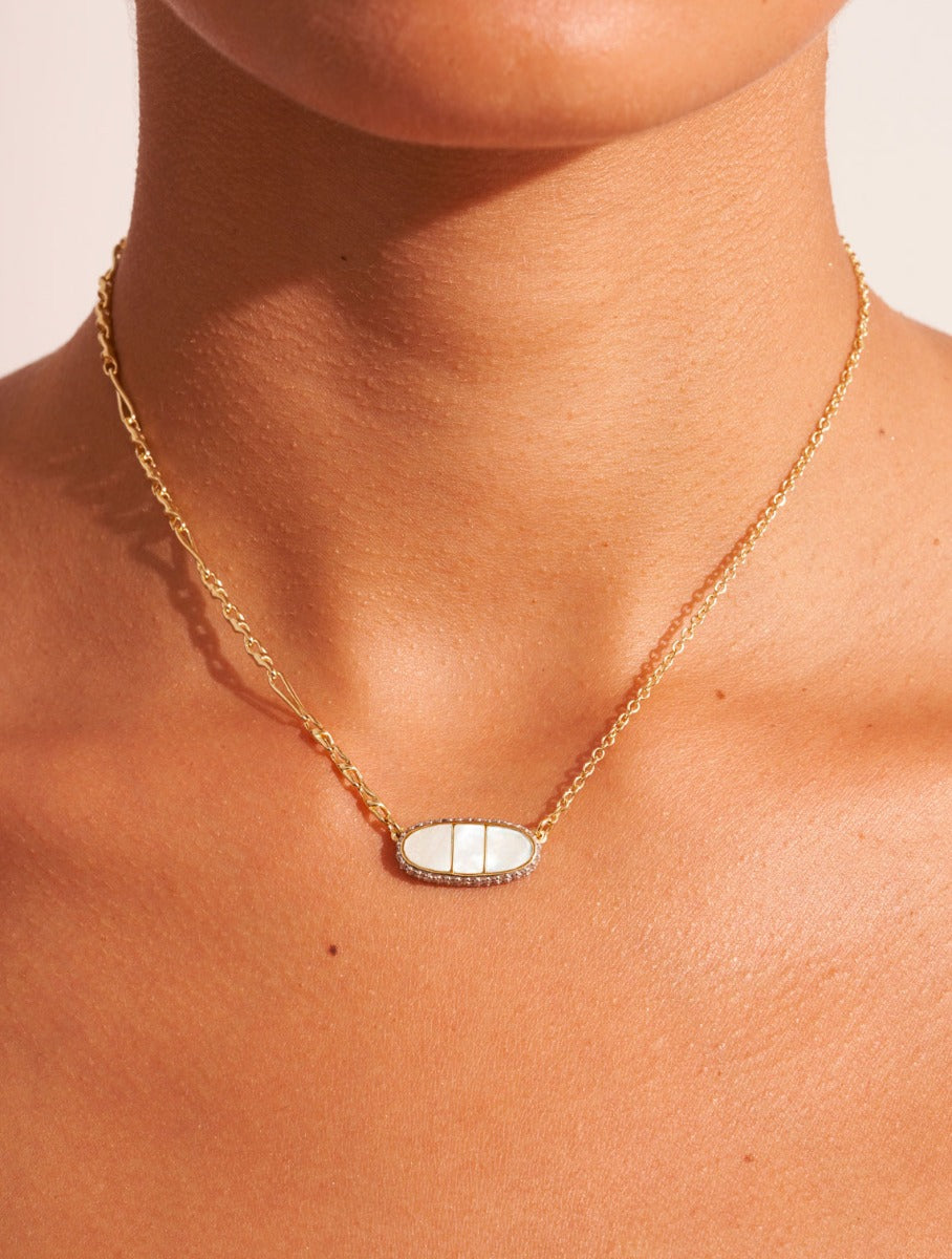 Izy Necklace - Mother-of-pearl - alternate view