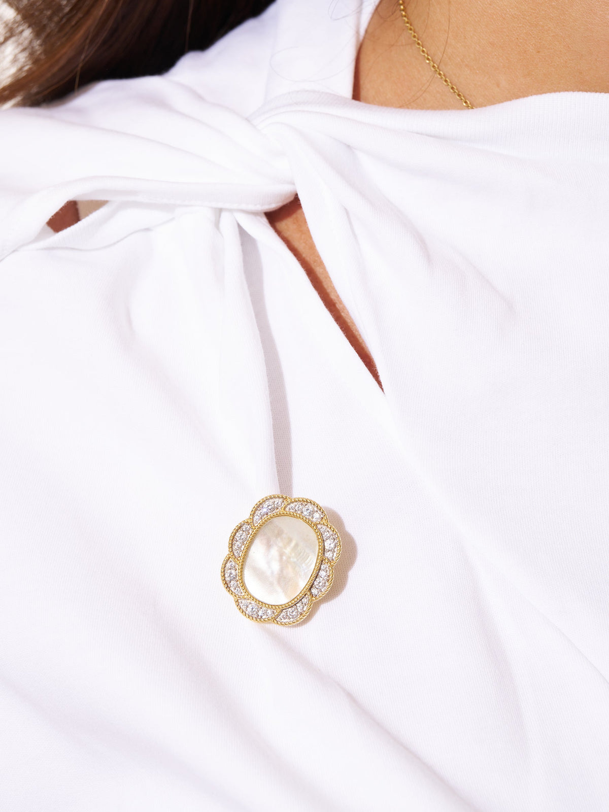 Broche Esmée - Mother-of-pearl - alternate view