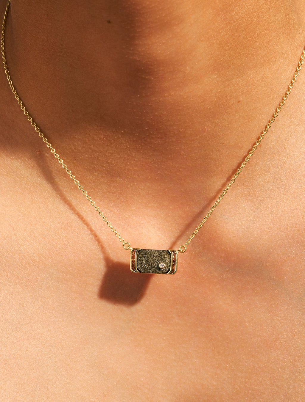 Berry Necklace - Golden Obsidienne - alternate view