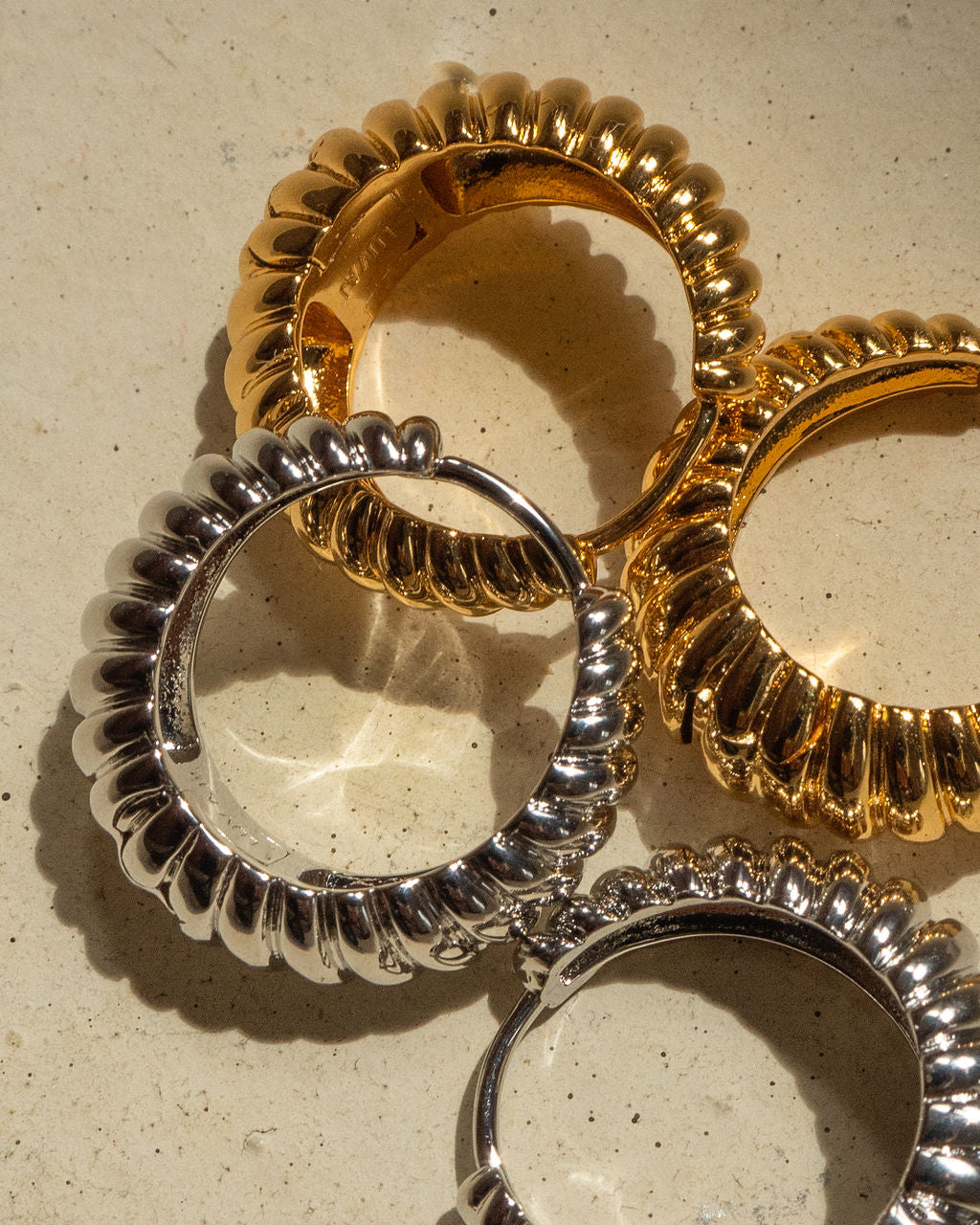 Ridged Marbella Hoops - Silver (Ships Mid September) — alternate angle